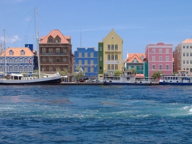 800px-willemstad-harbor.jpg