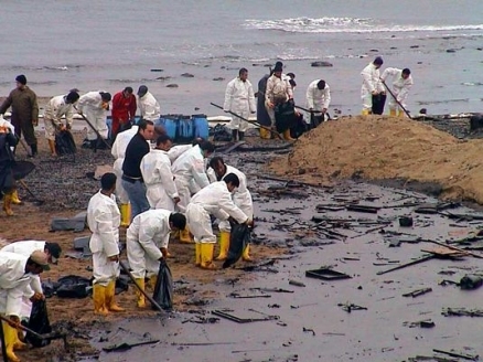 Oilspill2 438x0 scale.jpg