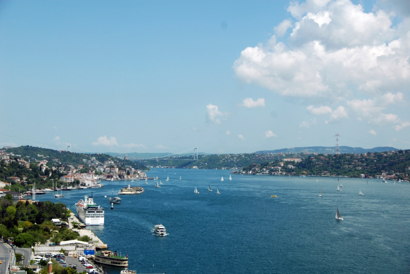 Istanbulbosphorusfrombridge.jpg