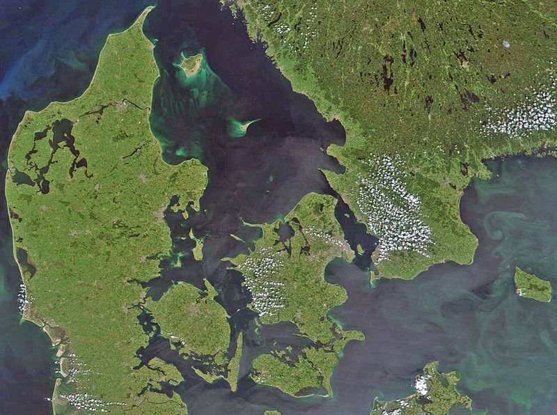 800px-satellite-image-of-denmark-in-july-2001.jpg