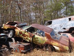 250px-Rusted-old-car.jpg