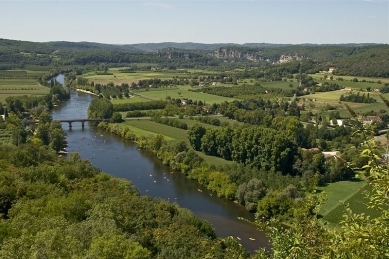 800px-paysage-dordogne-domme.jpg