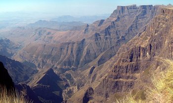 350px-800px-Amphitheatre Drakensberg View.jpg