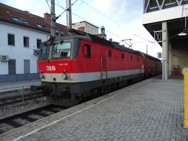 at-oebb-br1144-krems-160318-full.jpg